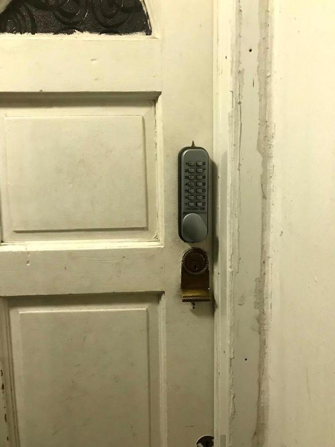 Arbnb Comfy Sleep Guest House Self Catering Private Bedrooms 60 Pound Per Night Per Person لندن المظهر الخارجي الصورة